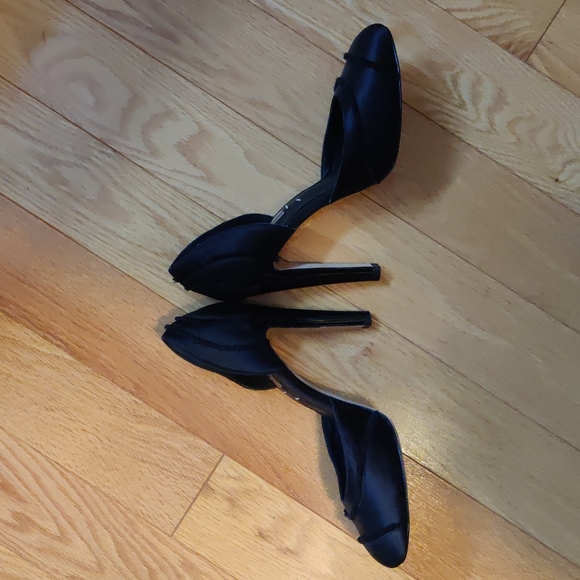 BCBG Satin heel - Picture 2 of 7